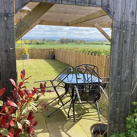 בית נופש High Oak ת'ירסק